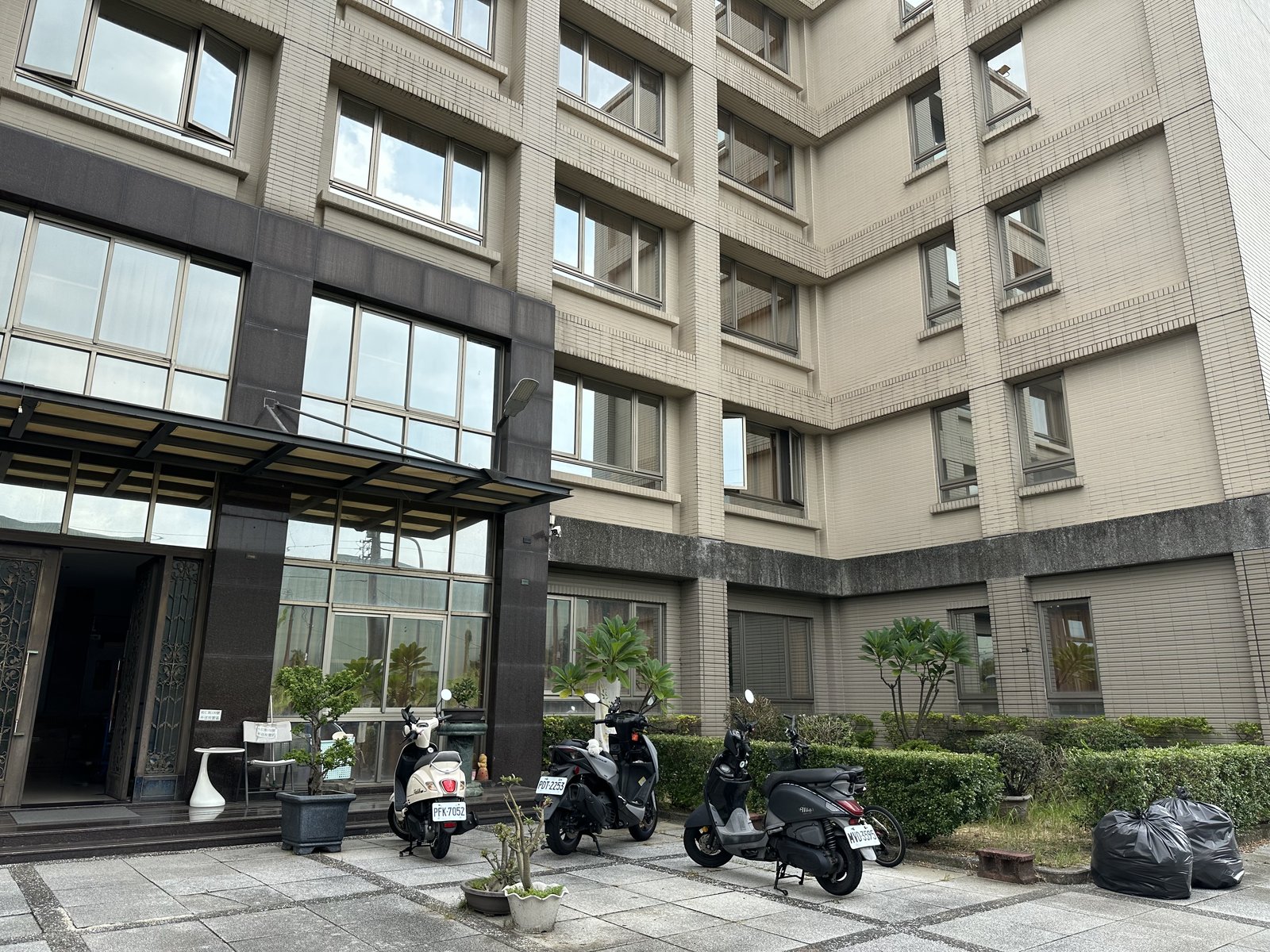 比拉迦谷宿舍內院